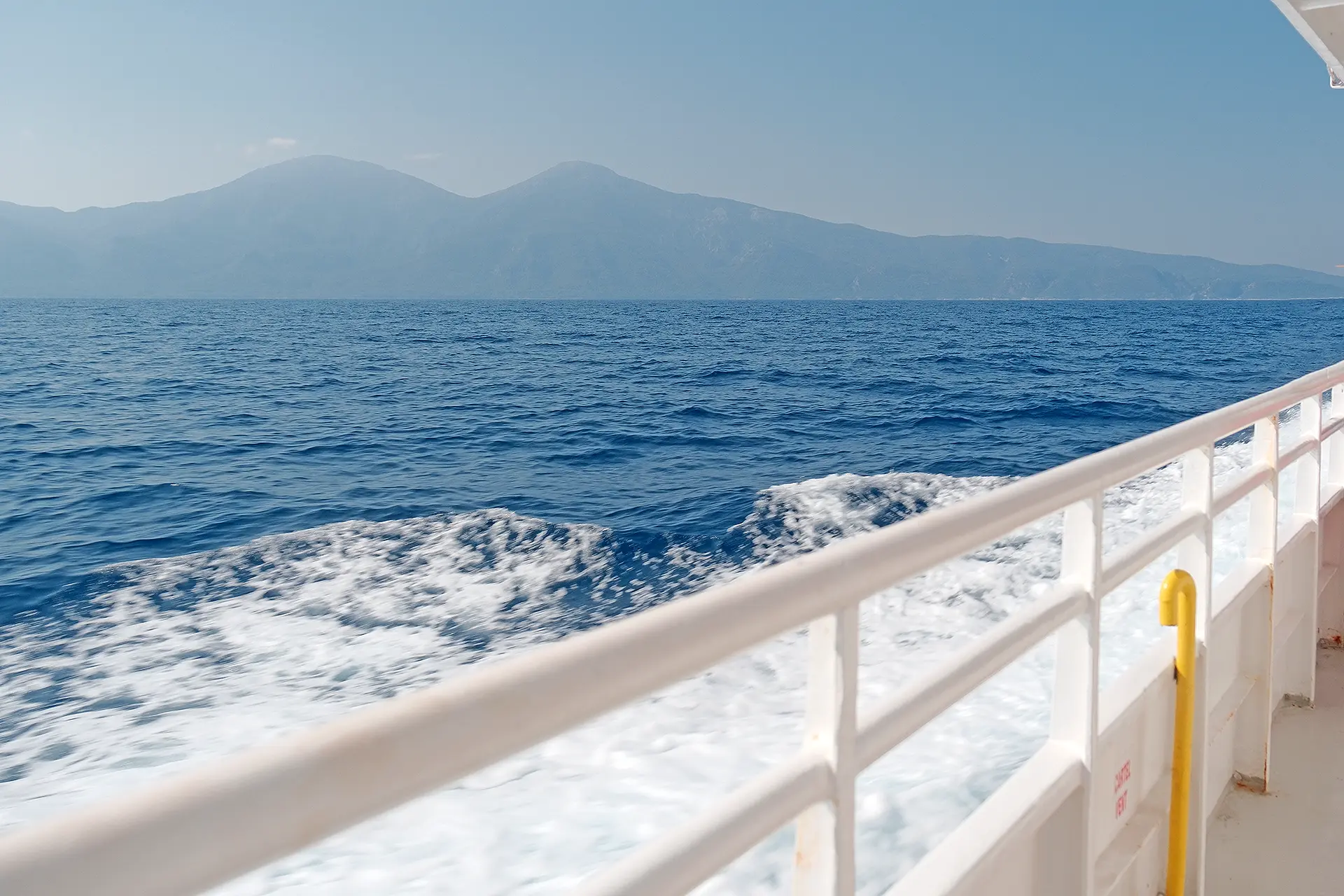 Sakız Adası'na nasıl gidilir — Çeşme limanından Sakız Adası'na feribot rotası.